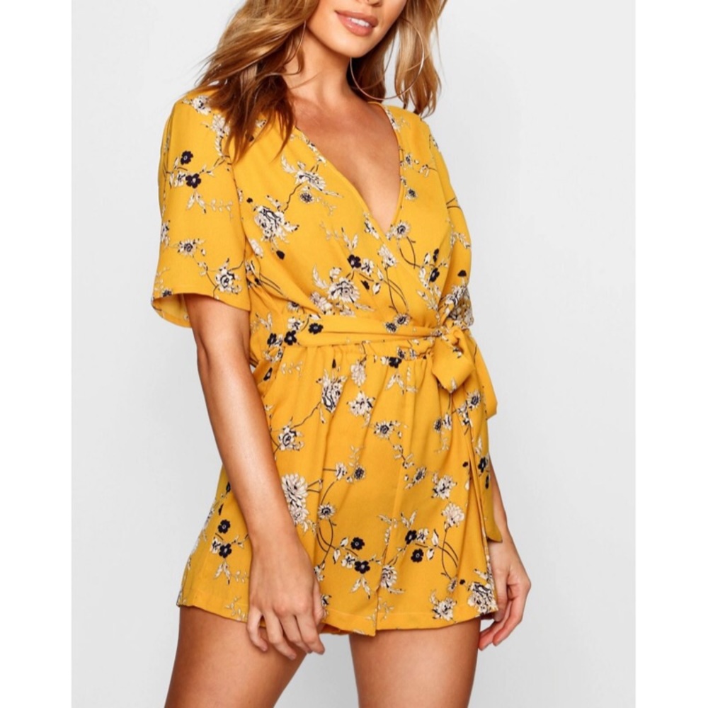 NWT Boohoo Floral Romper
